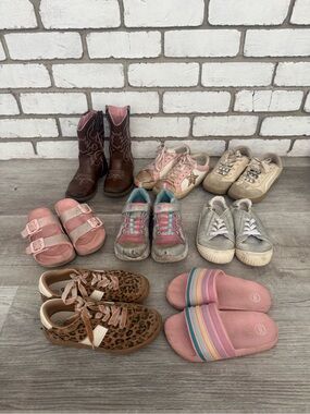 Girls shoe lot, 8 pairs